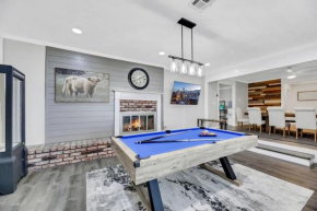 Modern Farmhouse Villa with Theater Room and Hot Tub